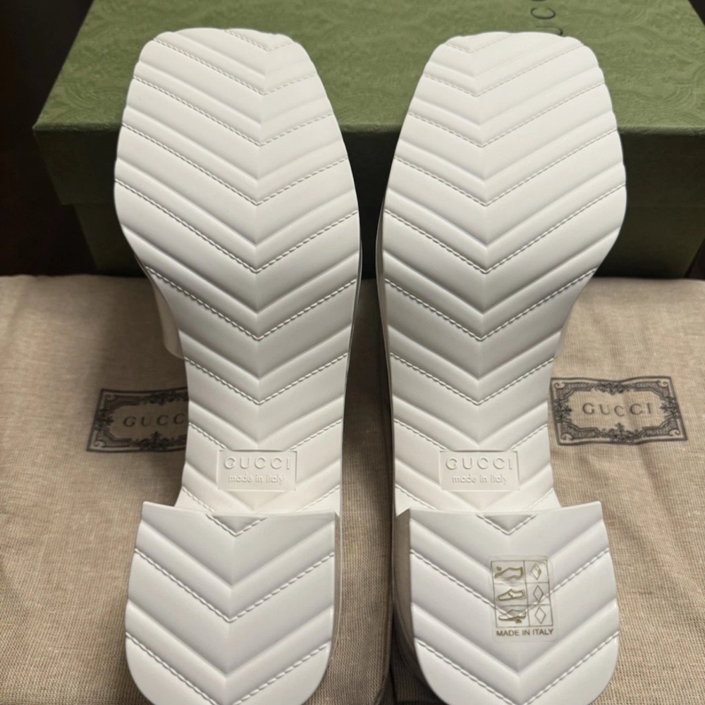 Gucci Cream Slide Sandals - Picture 7 of 9